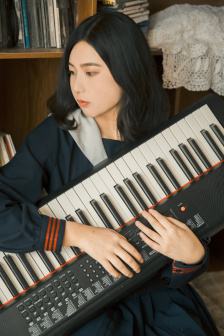 《漂亮的女邻居5》HD